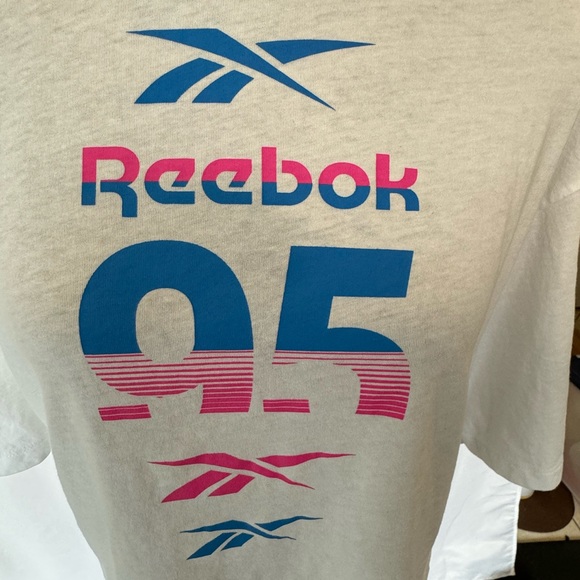 NWOT cropped Reebok tshirt - Picture 4 of 6